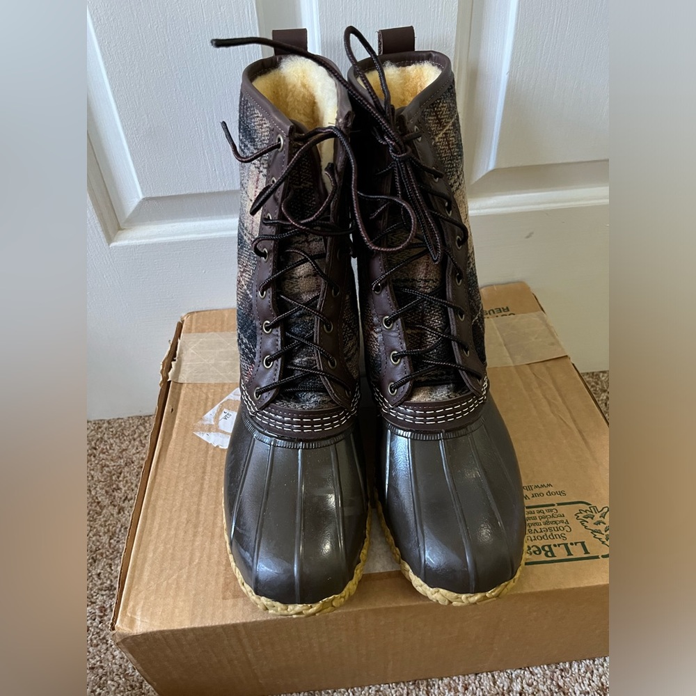L.L. Bean Women’s Winter Boots Size 11 - Picture 2 of 4